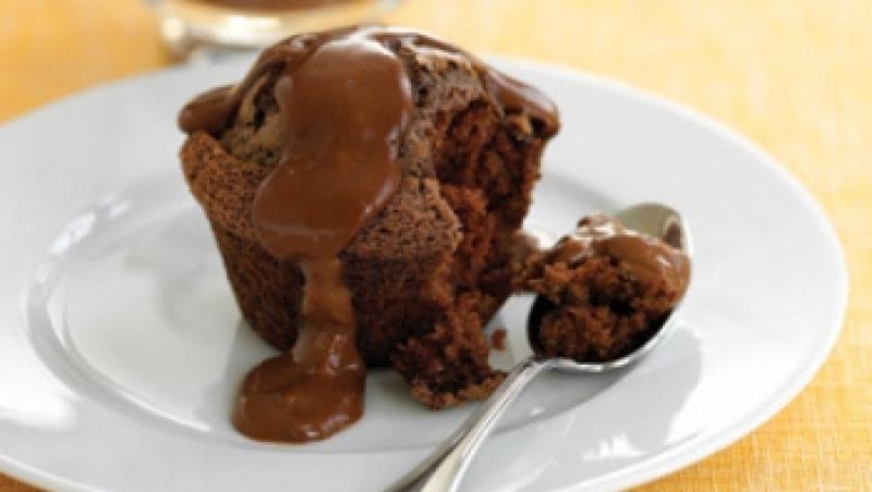 Desert: Muffins de ciocolata cu sos cald
