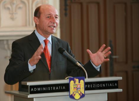 Traian Basescu: "Se produc absolventi pe care MAI nu-i poate angaja. Procesul restructurarii va continua"