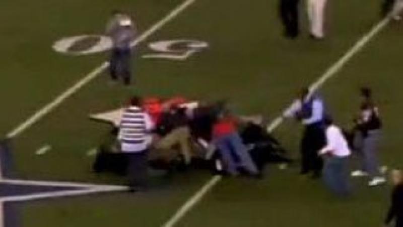 VIDEO! Accident stupid pe un teren de fotbal american
