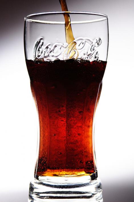 Cat trebuie sa alergi pentru a consuma caloriile pe care le contine un pahar de Coca-Cola