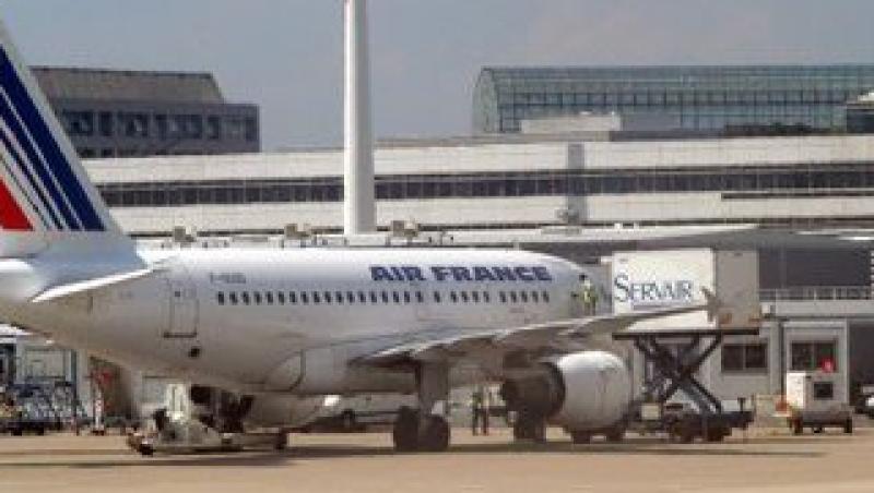 Zboruri anulate la Lyon si Paris, ca urmare a grevei agentilor de securitate