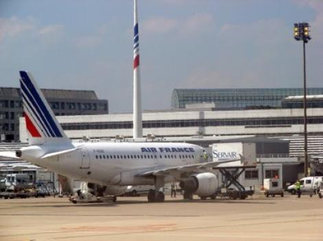 Zboruri anulate la Lyon si Paris, ca urmare a grevei agentilor de securitate
