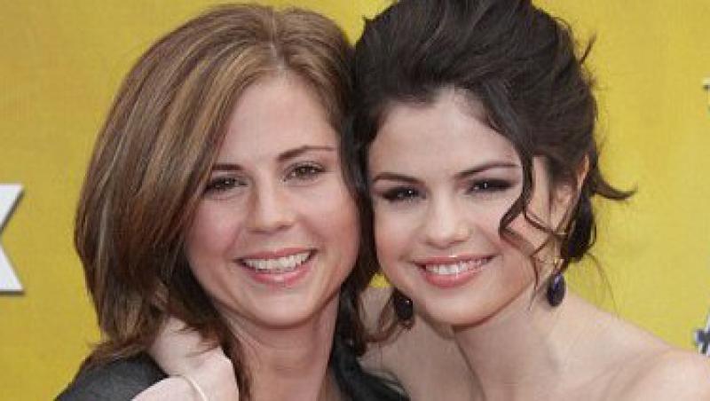 Selena Gomez, o fiica iubitoare! Si-a anulat doua concerte pentru a avea grija de mama ei!