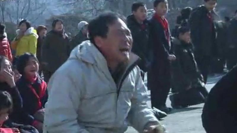 VIDEO! Coreea de Nord: Mii de oameni il plang pe Kim Jong-Il in pietele centrale ale oraselor