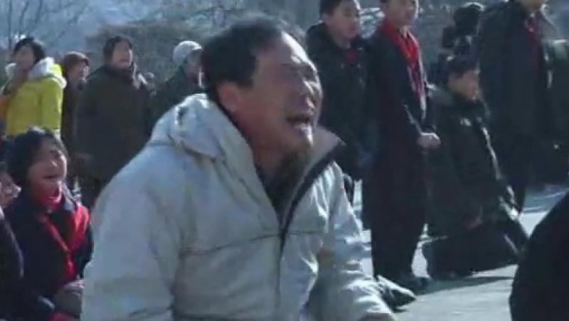 VIDEO! Coreea de Nord: Mii de oameni il plang pe Kim Jong-Il in pietele centrale ale oraselor