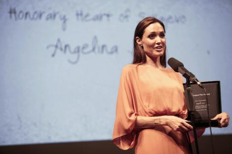 FOTO! Angelina Jolie a inflamat spiritele in Bosnia!