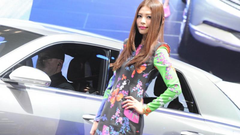 FOTO! Asiatice sexy la Salonul Auto de la Tokyo