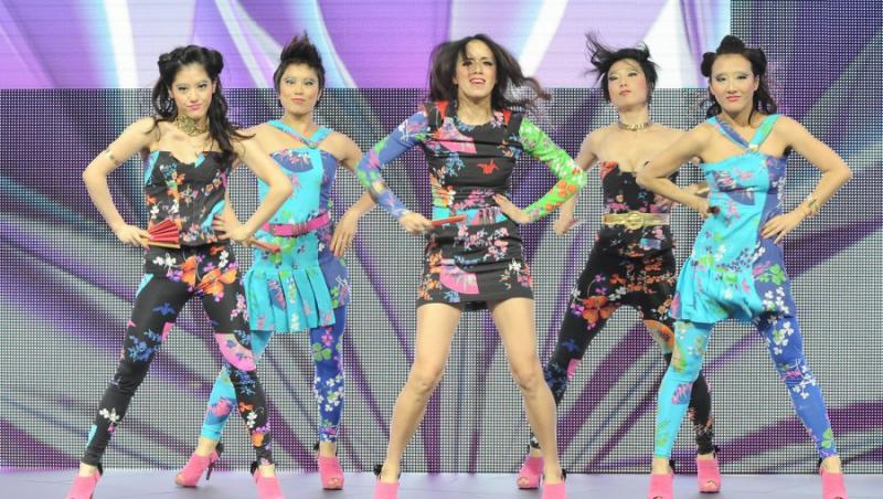 FOTO! Asiatice sexy la Salonul Auto de la Tokyo