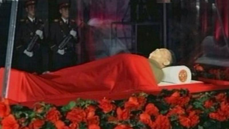 Imagini cu trupul neinsufletit al lui Kim Jong-Il, prezentate de televiziunea nord-coreeana
