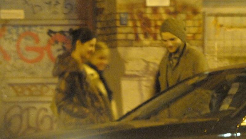 FOTO! Ashton Kutcher, prins cu trei fete in Berlin!