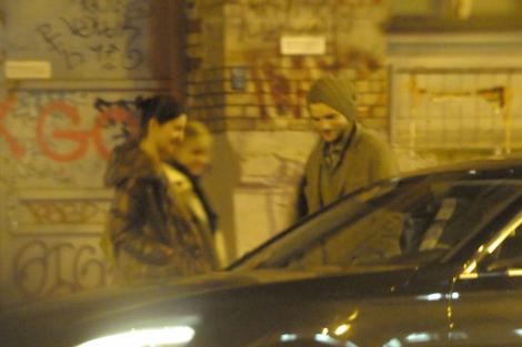 FOTO! Ashton Kutcher, prins cu trei fete in Berlin!