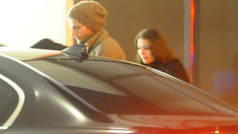 FOTO! Ashton Kutcher, prins cu trei fete in Berlin!