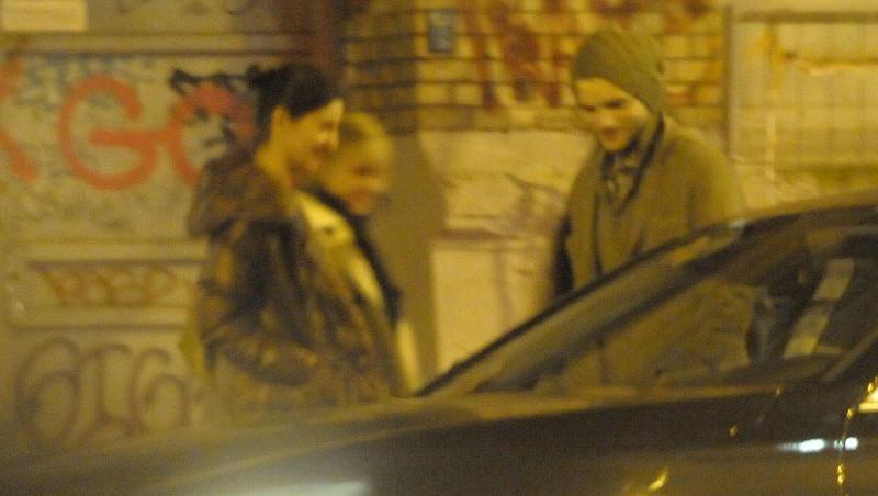 FOTO! Ashton Kutcher, prins cu trei fete in Berlin!