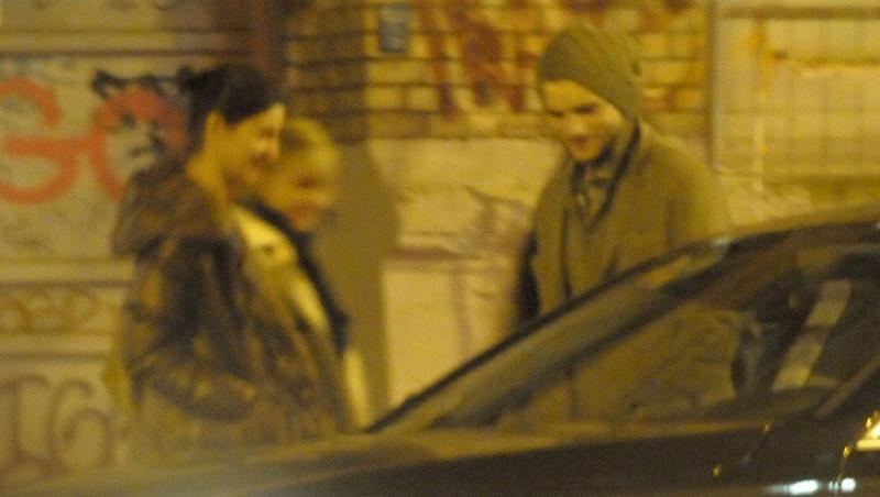 FOTO! Ashton Kutcher, prins cu trei fete in Berlin!