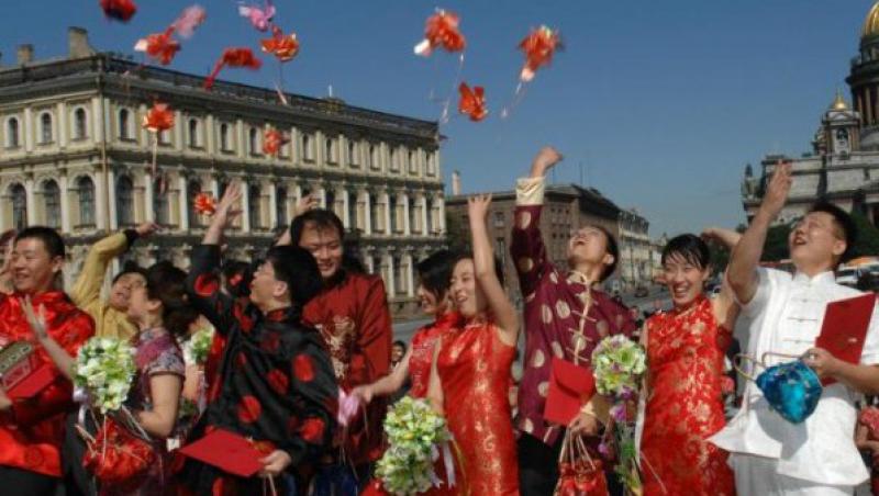 VIDEO! China: 68 de perechi au luat parte la o nunta colectiva in stil vechi