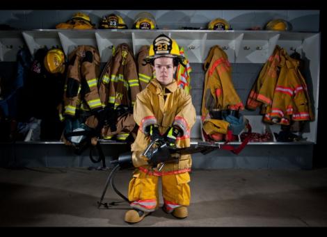 Cel mai mic pompier din lume are un metru si 20 de centimetri inaltime