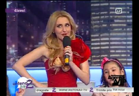 VIDEO! Alina Sorescu a cantat impreuna cu 16 prichindei: "Mersi, Mos Craciun!"