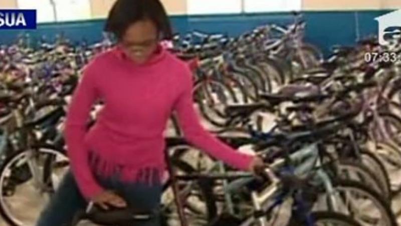 VIDEO! Intr-un orasel din SUA, Mos Craciun aduce biciclete