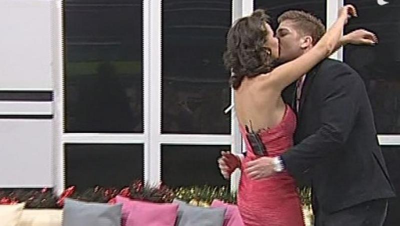 VIDEO! Victor si Andreea s-au sarutat
