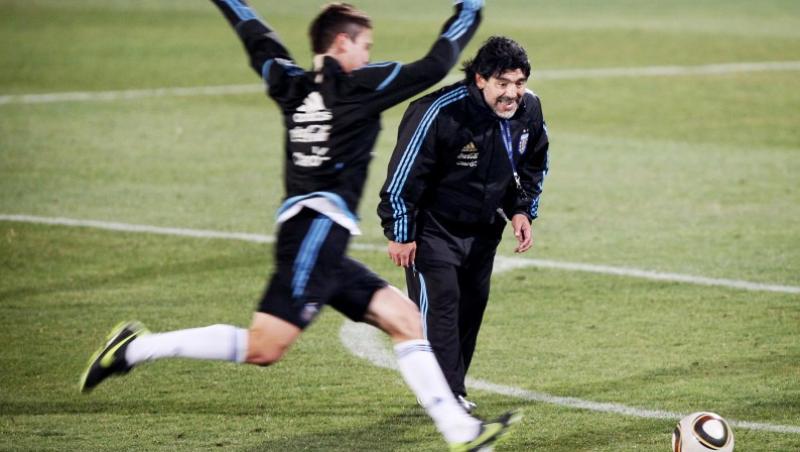 Maradona il desfiinteaza pe Olaroiu chiar in ziua de Craciun
