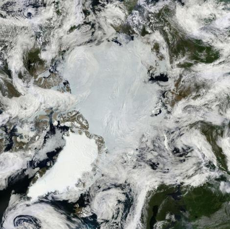 Vezi imaginea uluitoare a Polului Nord invaluit in lumina!