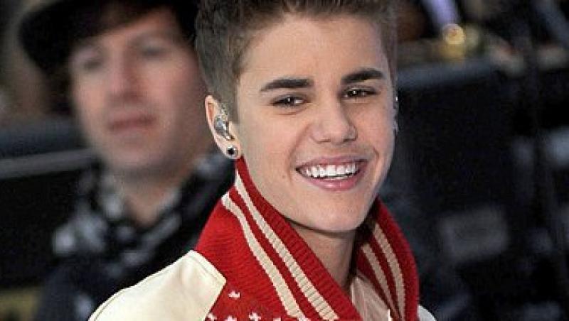 FOTO! Justin Bieber a fost Mos Craciun pentru prietenii sai