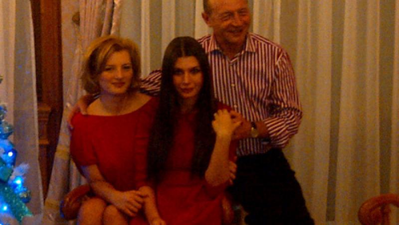 FOTO! Elena Udrea si familia Basescu au petrecut Craciunul impreuna