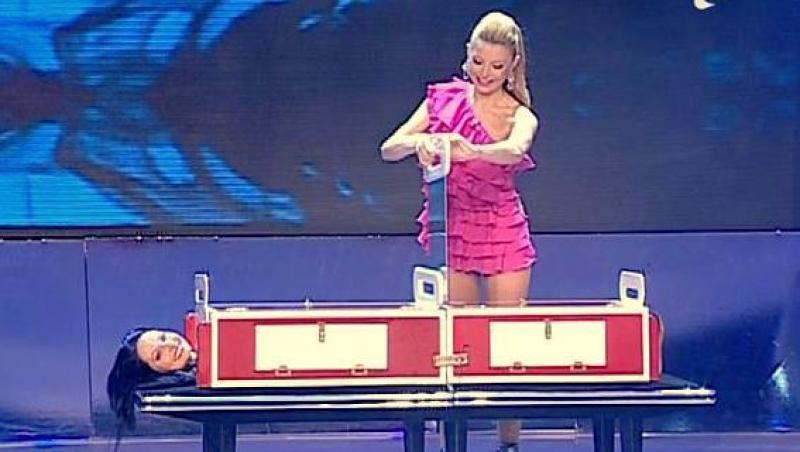 VIDEO! Intre Prieteni:  Elena Gheorghe a facut magii sexy!