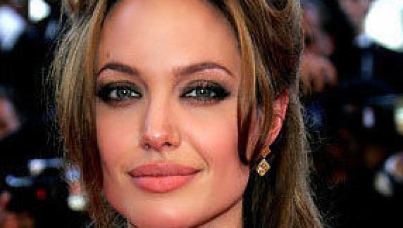 Cum sa te machiezi ca Angelina Jolie