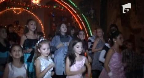 VIDEO! Copiii din Gaesti au petrecut deja Revelionul