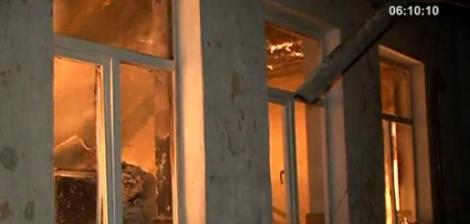 VIDEO! Incendiu devastator la o scoala din judetul Arges