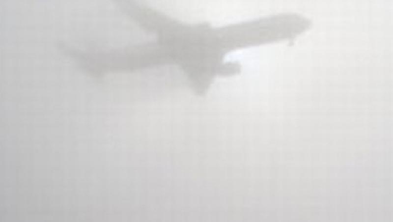 Trei curse de pe aeroportul din Timisoara, anulate din cauza cetii dense si alte trei avioane, redirectionate
