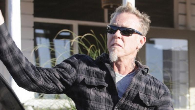 FOTO! Rocker dur! James Hetfield a aruncat cu pietre in paparazzi