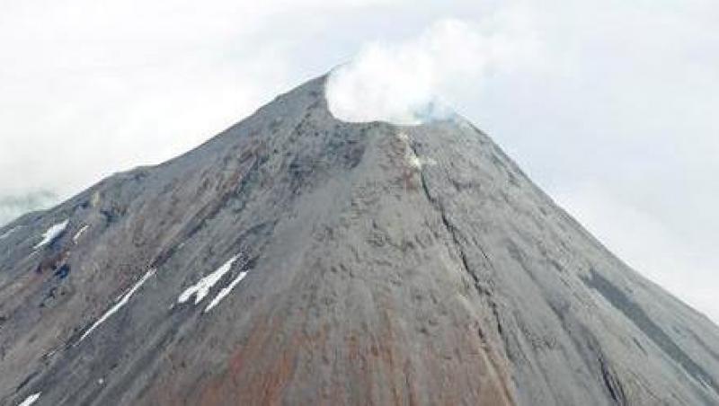 Alerta ridicata privind o posibila eruptie a vulcanului Cleveland din Alaska