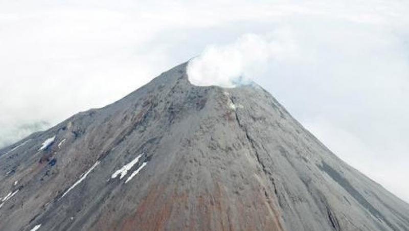 Alerta ridicata privind o posibila eruptie a vulcanului Cleveland din Alaska
