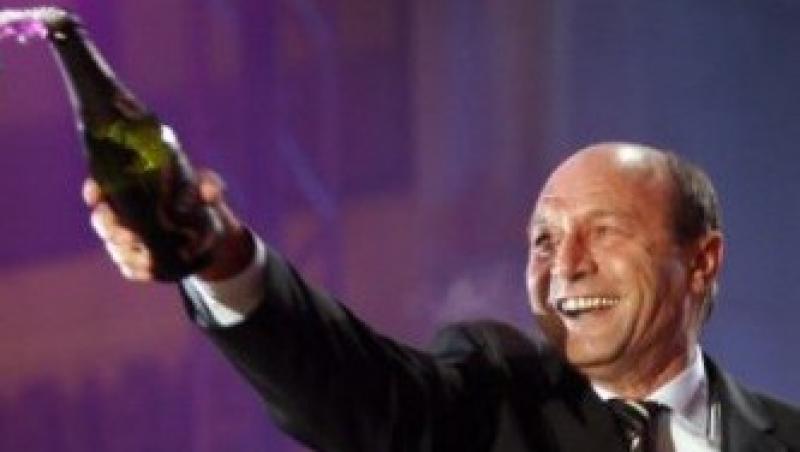 Traian Basescu: 2012 sa reinvie optimismul si credinta ca putem reusi ramanand solidari cu destinul natiunii