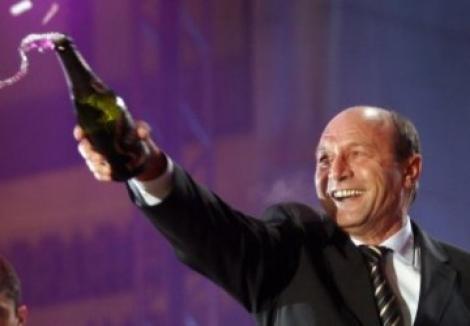 Traian Basescu: 2012 sa reinvie optimismul si credinta ca putem reusi ramanand solidari cu destinul natiunii