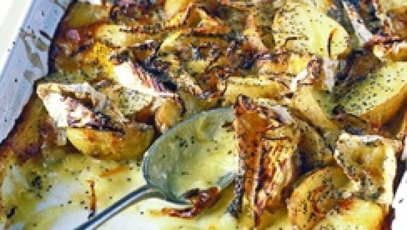 Reteta zilei: Cartofi copti cu Camembert si seminte de mac