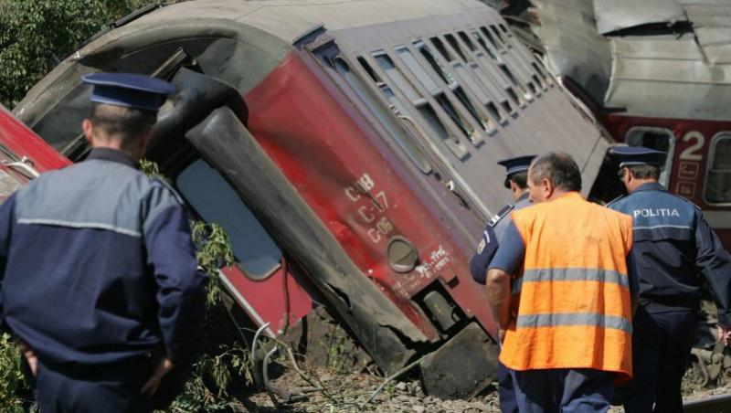 Doua vagoane ale unui tren personal au deraiat in Bacau