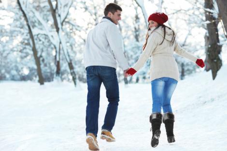 4 modalitati romantice prin care sa te bucuri de vremea friguroasa