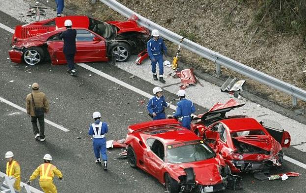 VIDEO! & FOTO! Cel mai scump accident auto: 8 Ferrari si un Lamborghini Diablo, facute praf