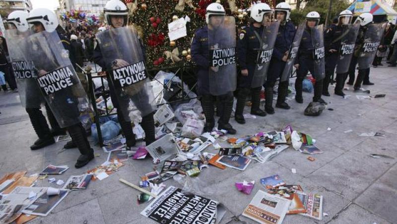 Atena: Confruntari violente intre protestatari si fortele de ordine