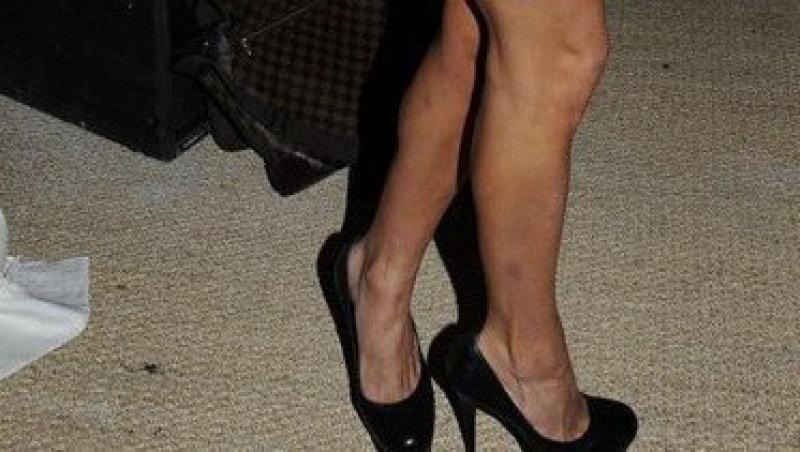FOTO! Vezi ce picioare urate are Paris Hilton!