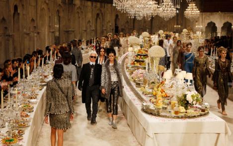 VIDEO! Stil si opulenta la Paris: Karl Lagerfeld si-a lansat noua colectie!