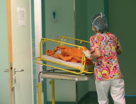 VIDEO! Nastere extrema in Iasi: Mama fatului avea 155 de kilograme