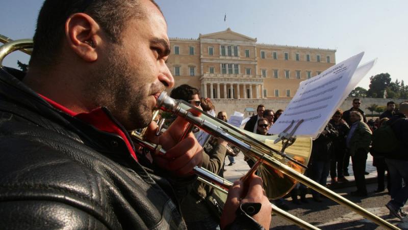 Grecia tine cu dintii de zona euro: Noi masuri de austeritate, in ciuda protestelor de strada
