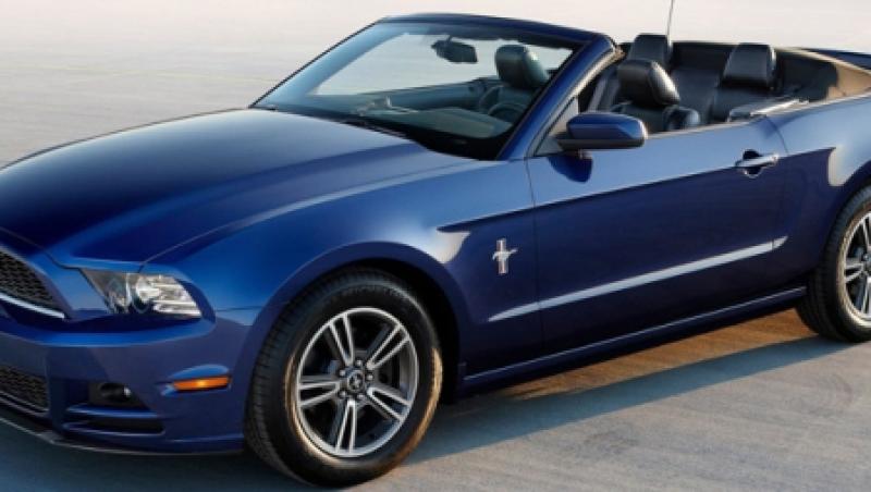 Noul Ford Mustang isi expune sigla pe asfalt