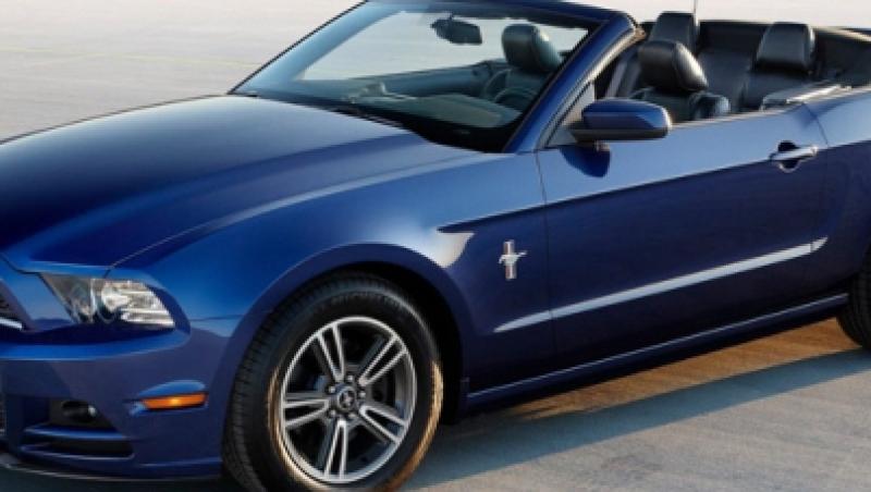 Noul Ford Mustang isi expune sigla pe asfalt