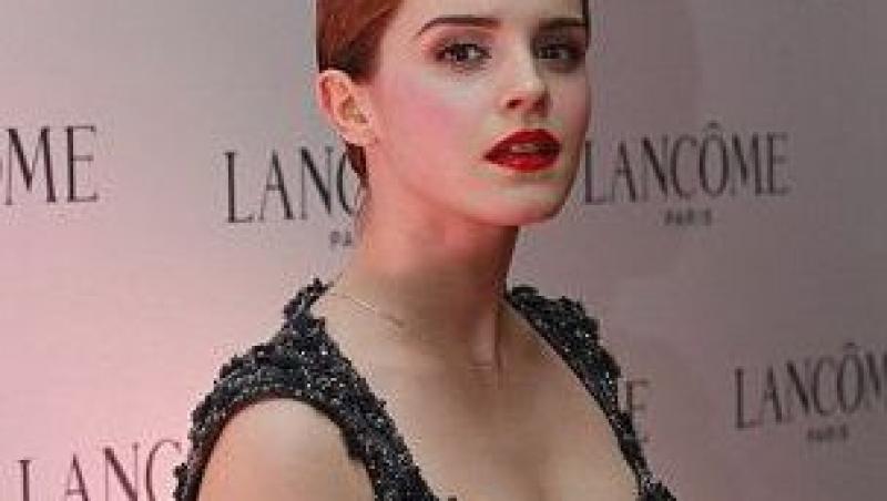Emma Watson, cu un decolteu apetisant intr-o rochie neagra