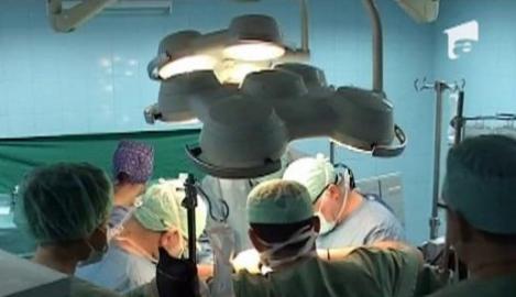 VIDEO! Premiera medicala nationala la Timisoara: Medicii au montat doua valve din inima de porc la doua paciente